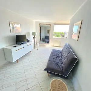 https://appartement-spacieux-65m2-avec-piscine-et-parking.fr-provencehotel.com